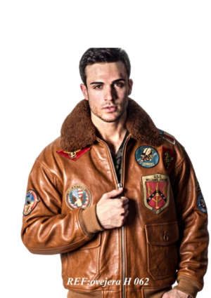 OVE_MC_HO_40 Chaqueta ovejera hombre estilo piloto con parches bordados